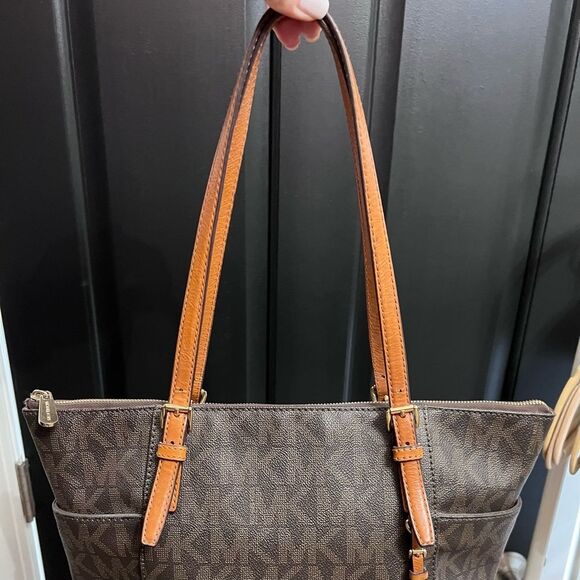 MICHAEL KORS Jet Set Monogram Brown Tote with Gold Hardware & Leather Handles - Picture 3 of 11